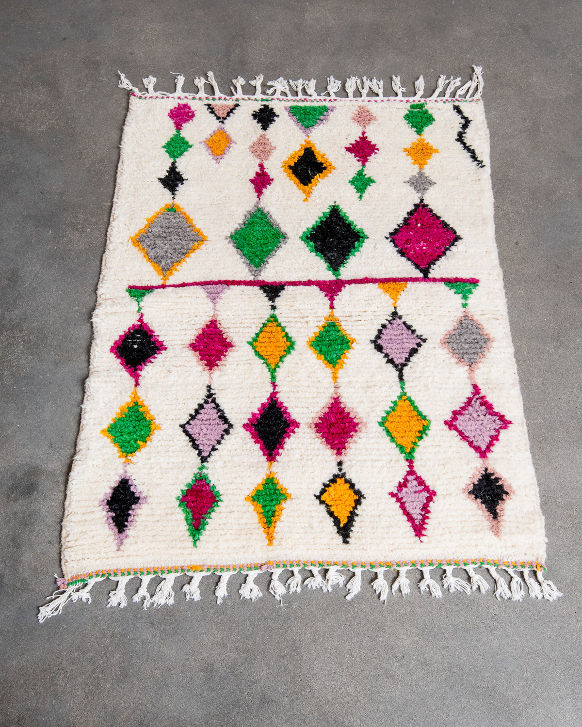 Modern designer handcrafted Berber rug from Morocco. Azilal rug with beautiful colors and patterns. Made of sheep’s wool and colourful cotton.